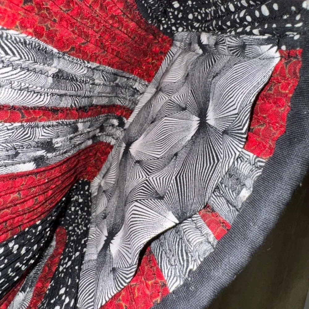 🌸 Vintage Japanese-Style Quilted Patchwork Shoulder Bag – Red, Black‎ & White